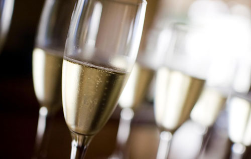 香檳酒（Champagne）是葡萄酒嗎？